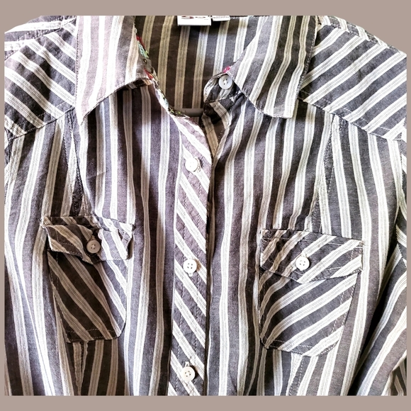 SO Juniors Button Down Shirt - Picture 2 of 8